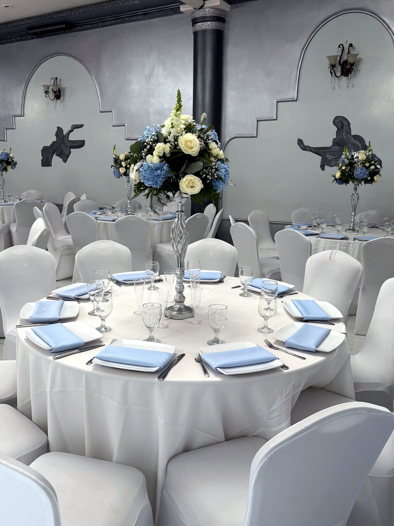 A guest table beneath the wall lighting